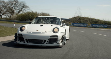 Shaking down a Porsche GT3 R with the Rennsport Collective