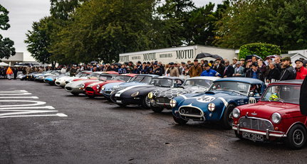 Diese 75 Fotos zeigen, dass das Goodwood Revival ausgelassen dem Regen trotzte