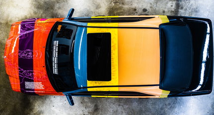 Dieser Mercedes-Benz als Art Car ist ein kunterbuntes Kunststück
