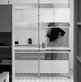 Dieter Rams und das Regalsystem 606 für Vitsoe, ca 1971-75. Foto: Ingeborg Kracht Rams © Vitsoe Dieter Rams und das Regalsystem 606 für Vitsoe, ca 1971-75. Foto: Ingeborg Kracht Rams © Vitsoe
