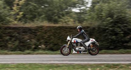 Auf Prototypen-Fahrt mit dem neuen Hesketh-Superbike