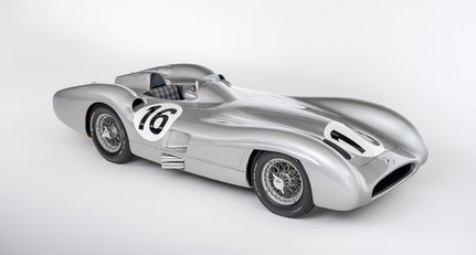 Der Mercedes-Benz W 196 R Stromlinienwagen wurde gerade für €51,155,000 versteigert!
