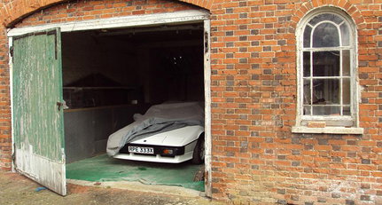 1981-lotus-esprit-turbo-barn.jpg