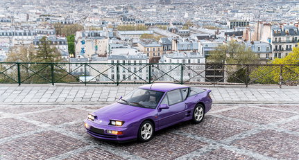 Die einzigartige Alpine A610 Haute Couture ist das absolute 90s Mode-Statement