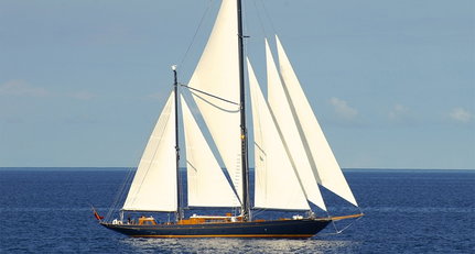 Stechen Sie in See auf der Privatyacht von Gianni Lancia