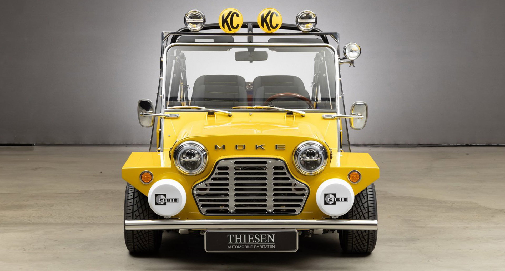 There's a six-wheeler invasion and this Mini Moke is leading the
