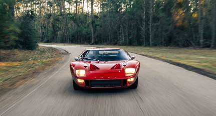 In diesem straßenzugelassenen Ford GT40 MK1 fährt immer ein Hauch Le Mans mit