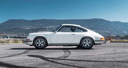 This gorgeous Porsche 911 E will help you see the light