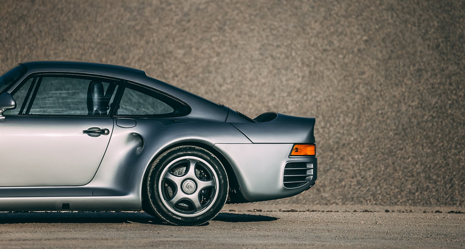 Create the ultimate two car garage with this pair of Porsche 959s