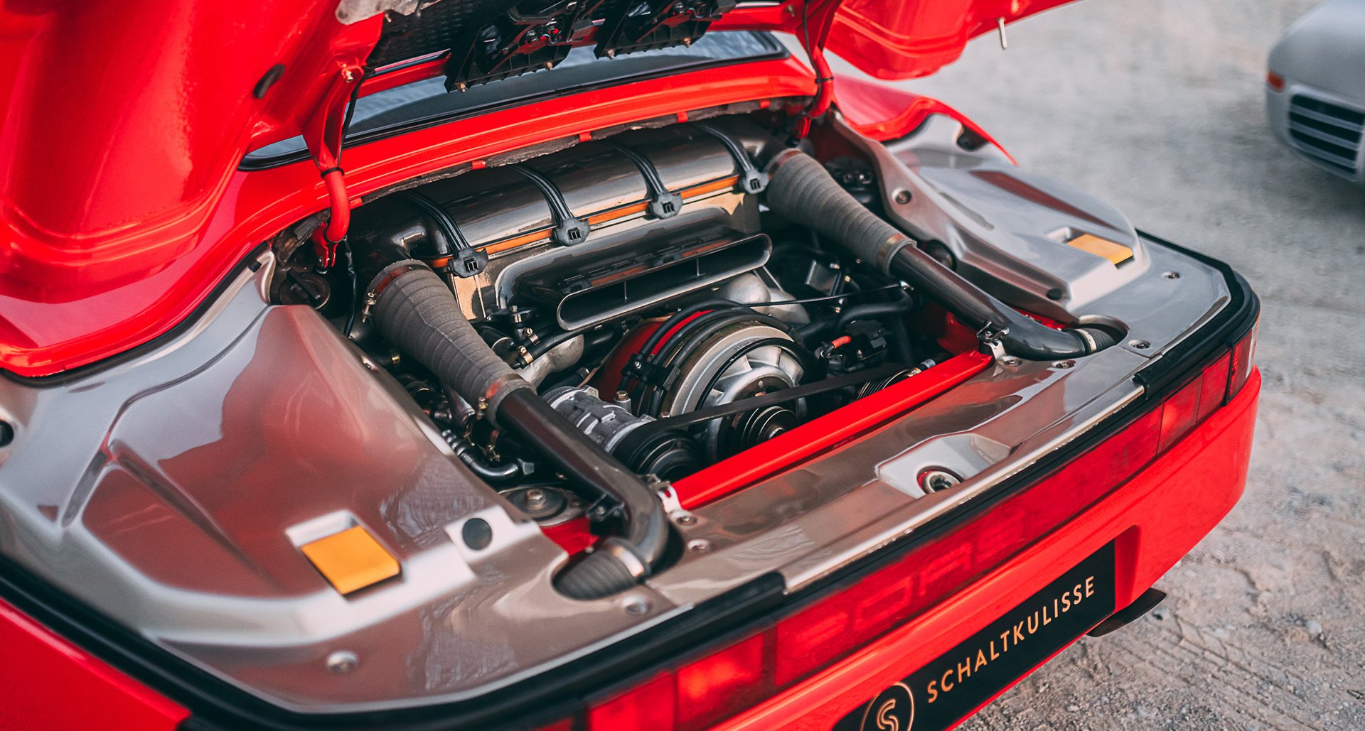 Create the ultimate two car garage with this pair of Porsche 959s