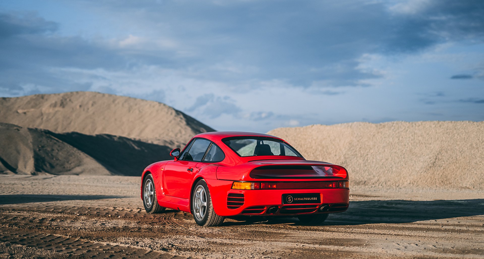 Create the ultimate two car garage with this pair of Porsche 959s
