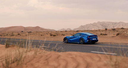Durch die Nacht mit einem einzigartigen Ferrari F12tdf in Dubai