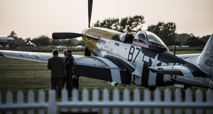 Zwei Räder, zwei Flügel – die Motorräder und Flugzeuge beim Goodwood Revival 2014