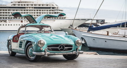 Dieser Mercedes-Benz 300 SL Flügeltürer ist ein wahrer Paradiesvogel in Cyan