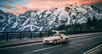 Grenzenlos über den Wolken schweben in diesem Mercedes-Benz 300SL „Flügeltürer“