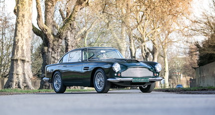 Zeugte ein Lord sein erstes Kind in diesem Aston Martin DB4?