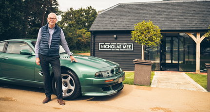 Sehen Sie, wie Nicholas Mee & Co. ihre Liebe zu Aston Martin zeigen