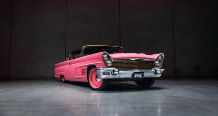Big Pimpin‘ mit diesem pinken Lowrider Lincoln Continental
