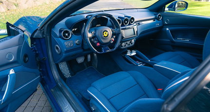Ist blauer Stoff zu blauem Lack der ultimative Look für den Ferrari FF?