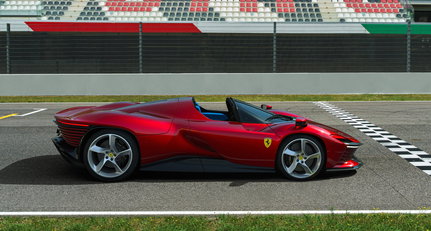 Herzensbrecher und Krachmacher: der neue Ferrari Daytona SP3 mit V12-Mittelmotor