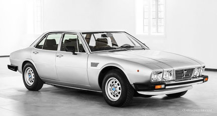 In zwei Stunden von Rom nach Mailand im De Tomaso Deauville