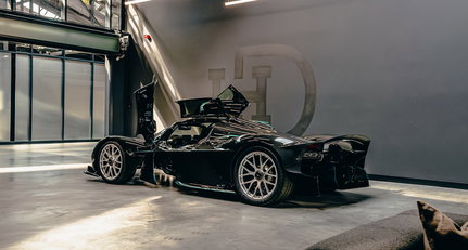Mit diesem Aston Martin Valkyrie Spider gehört die Straße Ihnen