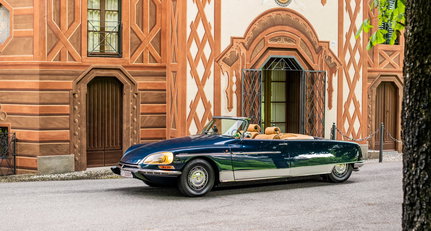 Is this Citroën DS Le Caddy the most elegant car at Lake Como this weekend?