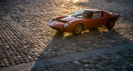 Auf Tour durch Paris mit dem frisch restaurierten Lamborghini Miura SV von Jean Todt