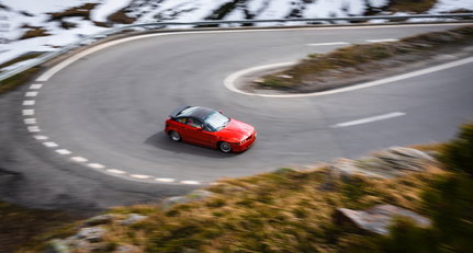 Saisoneröffnung am Flüelapass mit einem kurvenhungrigen Alfa SZ