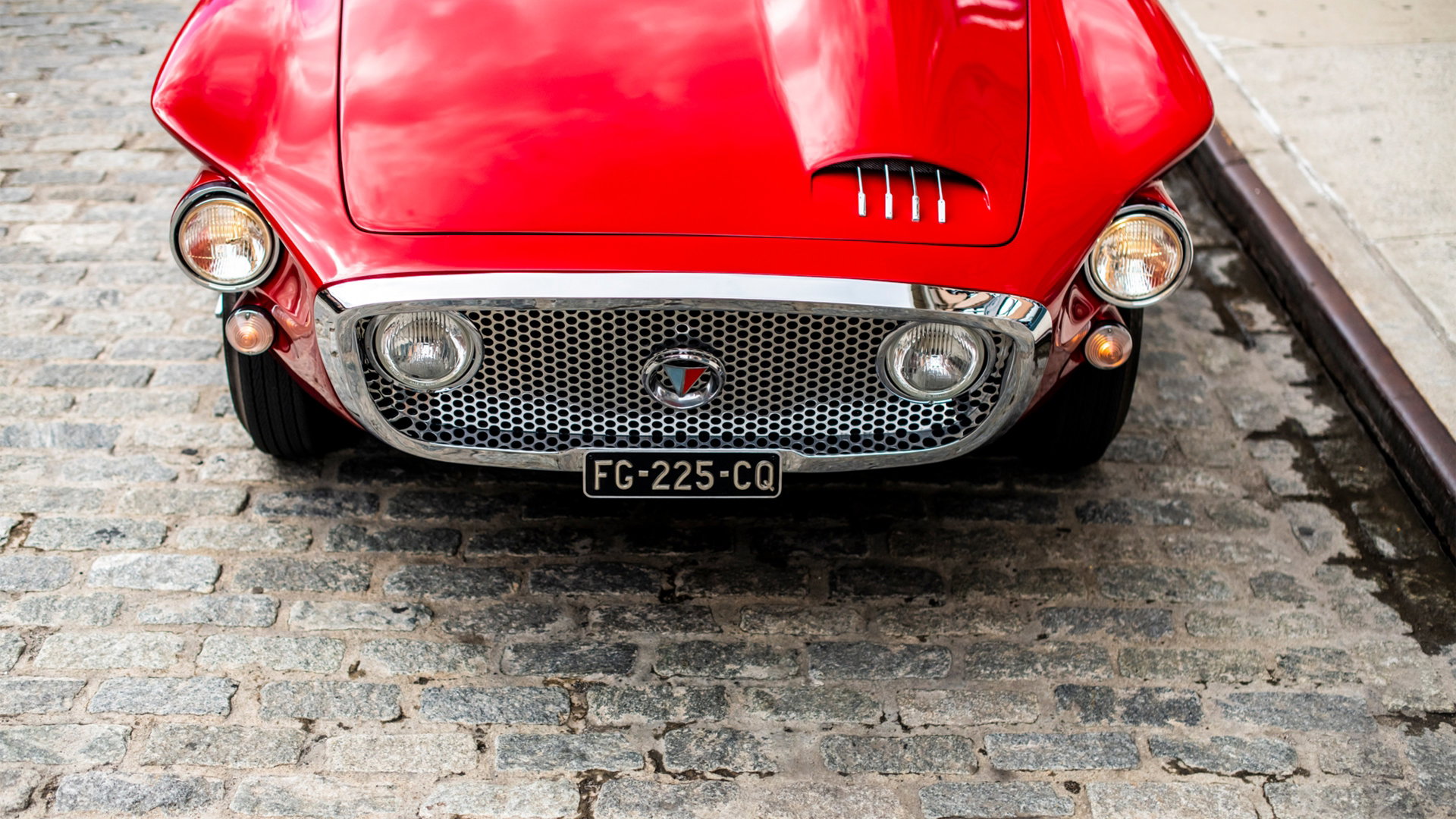 Life could be a dream in this scarlet Plymouth Asimmetrica