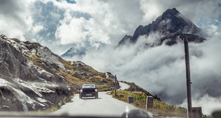 Dieser alpine Roadtrip weckt unseren Appetit auf epische Kurven