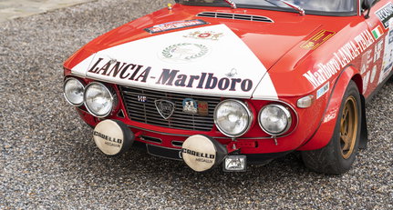 Genießen Sie das Leben in vollen Zügen mit diesem für Rallyeeinsätze präparierten Lancia Fulvia HF