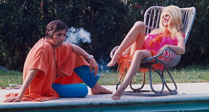 Snapshot, 1967: Auf eine Zigarette am Pool mit Gunter und Brigitte gettyimages-166697118.jpg