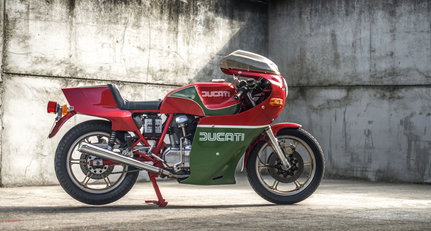 Sich einmal fühlen wie „Mike the Bike“ auf einer Ducati 900