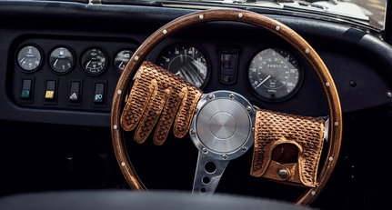 Wenn es um feine Handschuhe geht, vertraut The Outlierman den Frauen
