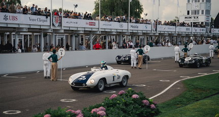So fährt sich ein Ferrari 750 Monza bei englischem Wetter um den Goodwood Motor Circuit