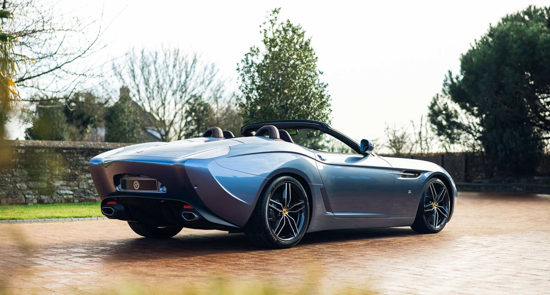 This manual Ferrari 599 GTZ S Nibbio Spider by Zagato is the