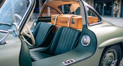 Tauchen Sie mit diesem Mercedes-Benz 300 SL in ein Meer von Grün