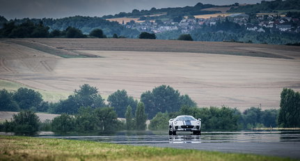 Jaguar C-X75 Prototype: Air Force run