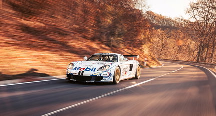 Stürmen Sie die Rennstrecke mit dem einzigen Porsche Carrera GT-R