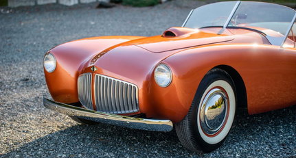 This odd Glasspar G-2 is our type of vintage V8 pumpkin