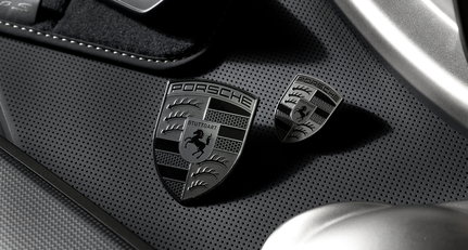 Mit monochromen Akzenten macht Porsche seine Turbos noch edler und unverwechselbarer