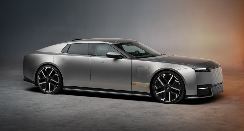 Behold, five metres of Jaguar’s new era has arrived silver_front_7-8.jpg