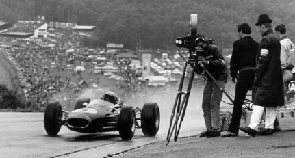 Snapshot, 1966: Selbst in größter Gefahr hat die beste Einstellung Vorrang