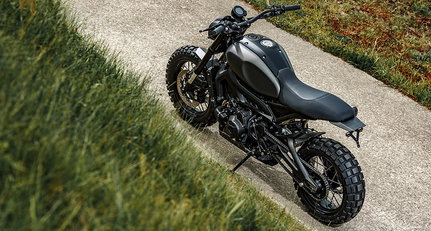 Wrenchmonkees Yard Built Yamaha hält sich kontrolliert zurück
