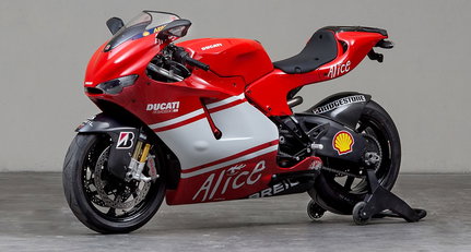 2009 Ducati Desmosedici - RR 327371-0022-002-hr-h.jpg
