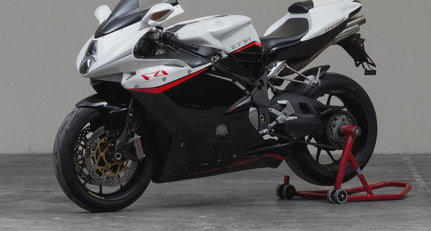 2009 MV Agusta F4 327371-0024-005-hr-h.jpg