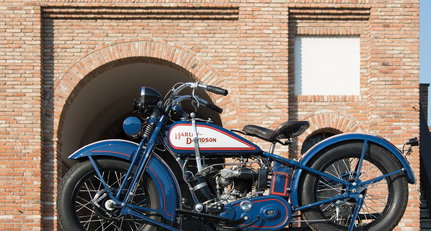 1930 Harley Davidson Custom 5aa27f48eba80.jpg