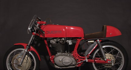 1967 Ducati Desmosedici 5aa28765451f5.jpg