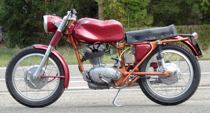 1960 Ducati Singles - ELITE 200cc c. 1960 links.jpg